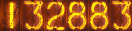 132883